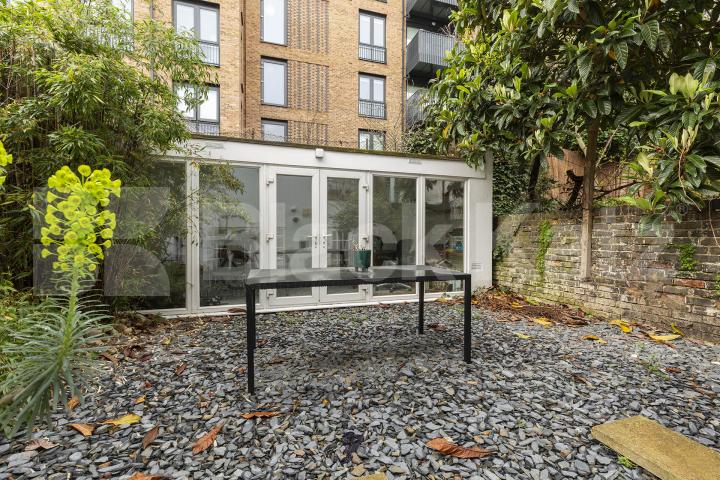 Stunning spacious two bed garden flat within a period house by Regents Park. Oval Road, Regents Park / Camden 